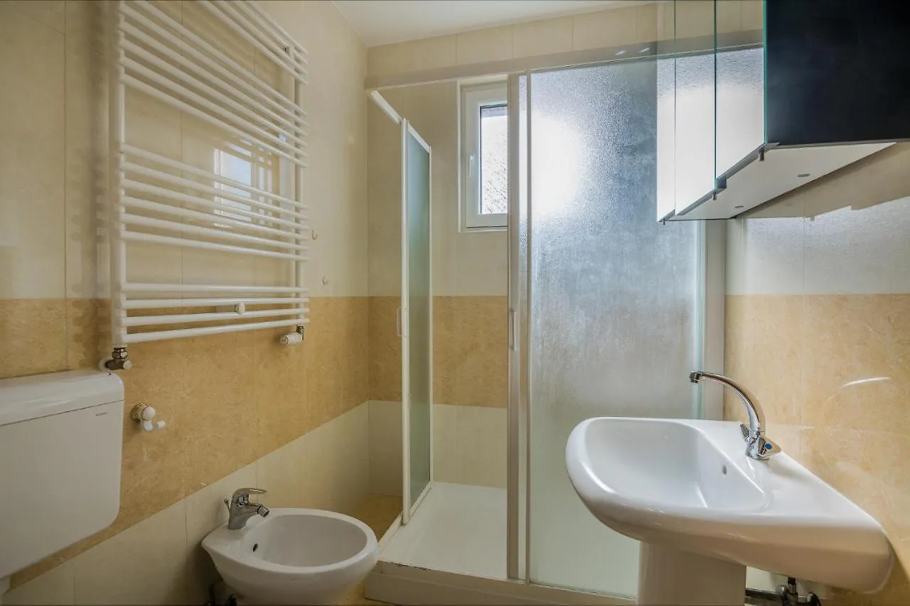 Apartments Kantun Njivice 0*,