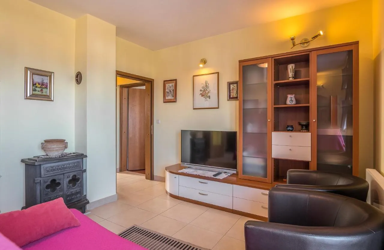 Apartments Kantun Njivice