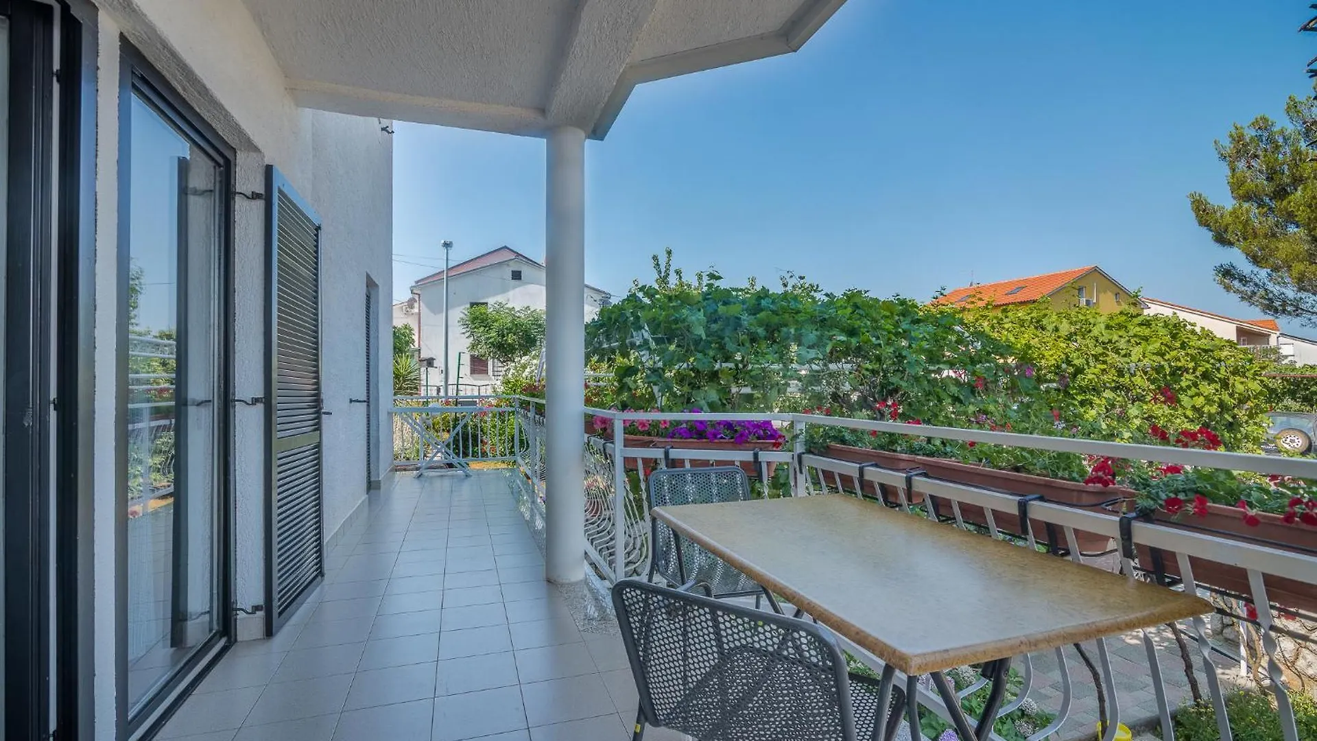 Apartments Kantun Njivice Croatia