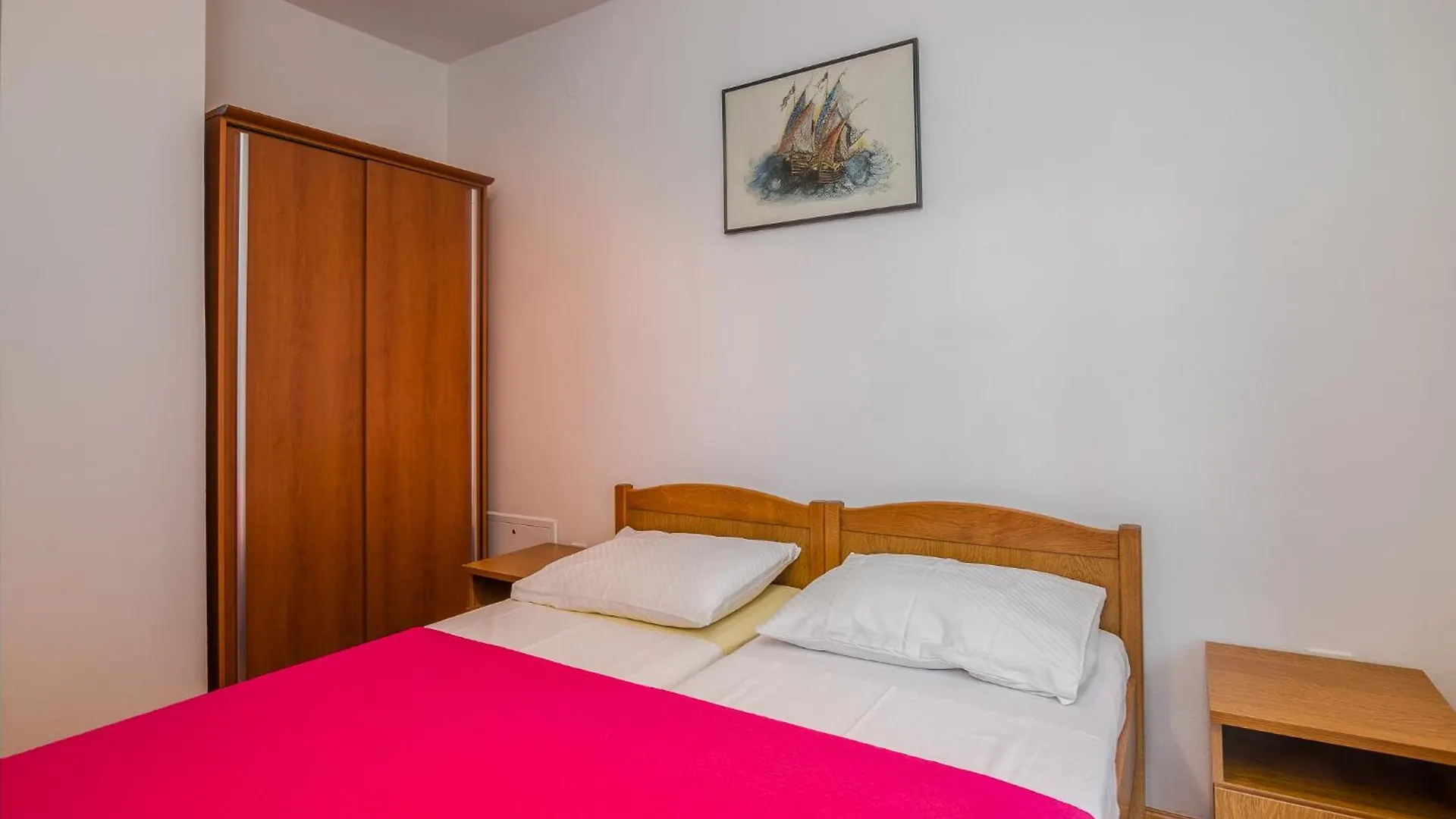 Apartments Kantun Njivice