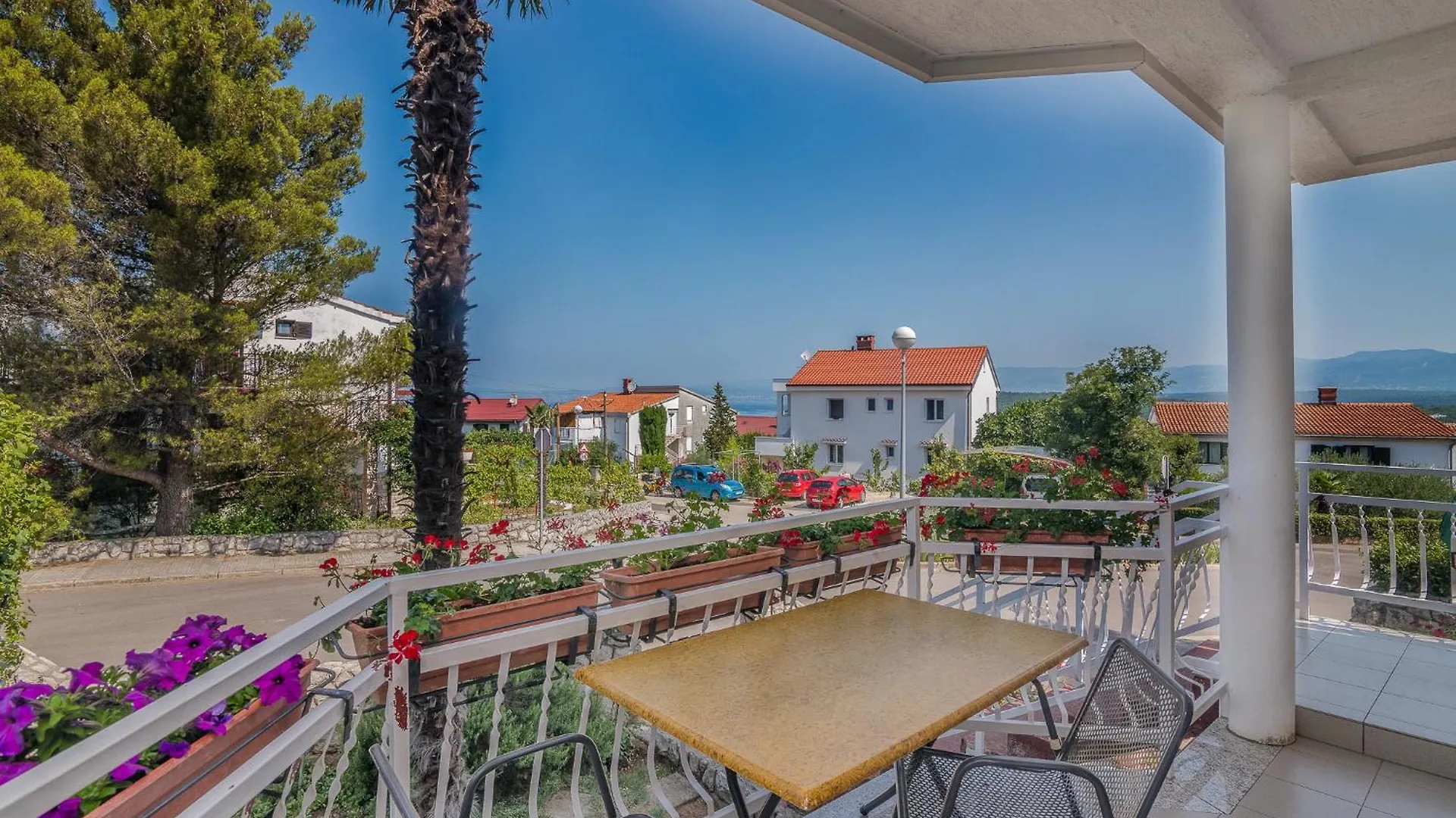 Apartments Kantun Njivice